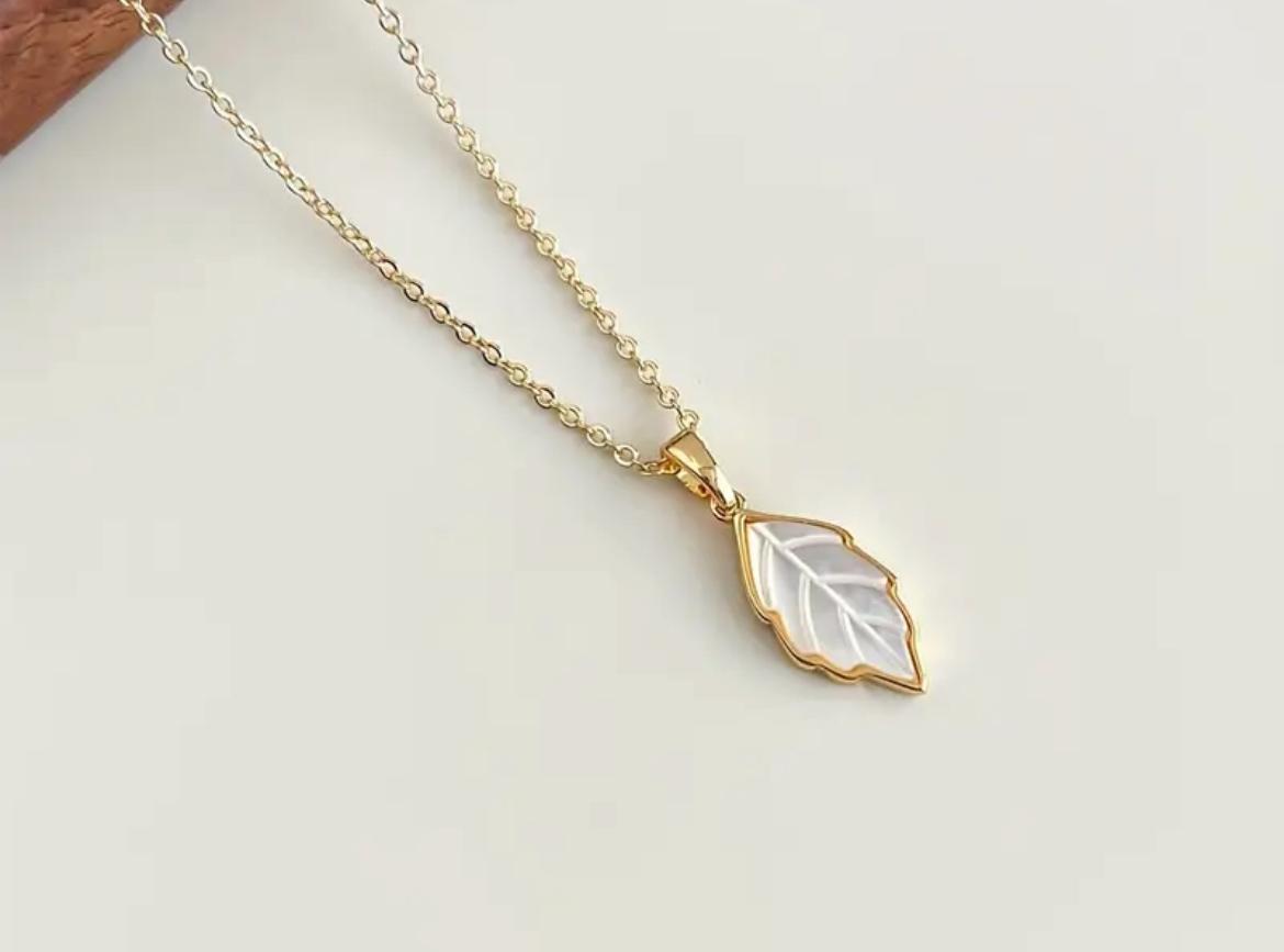 Women's Jewelry_ "Leaf Chain"