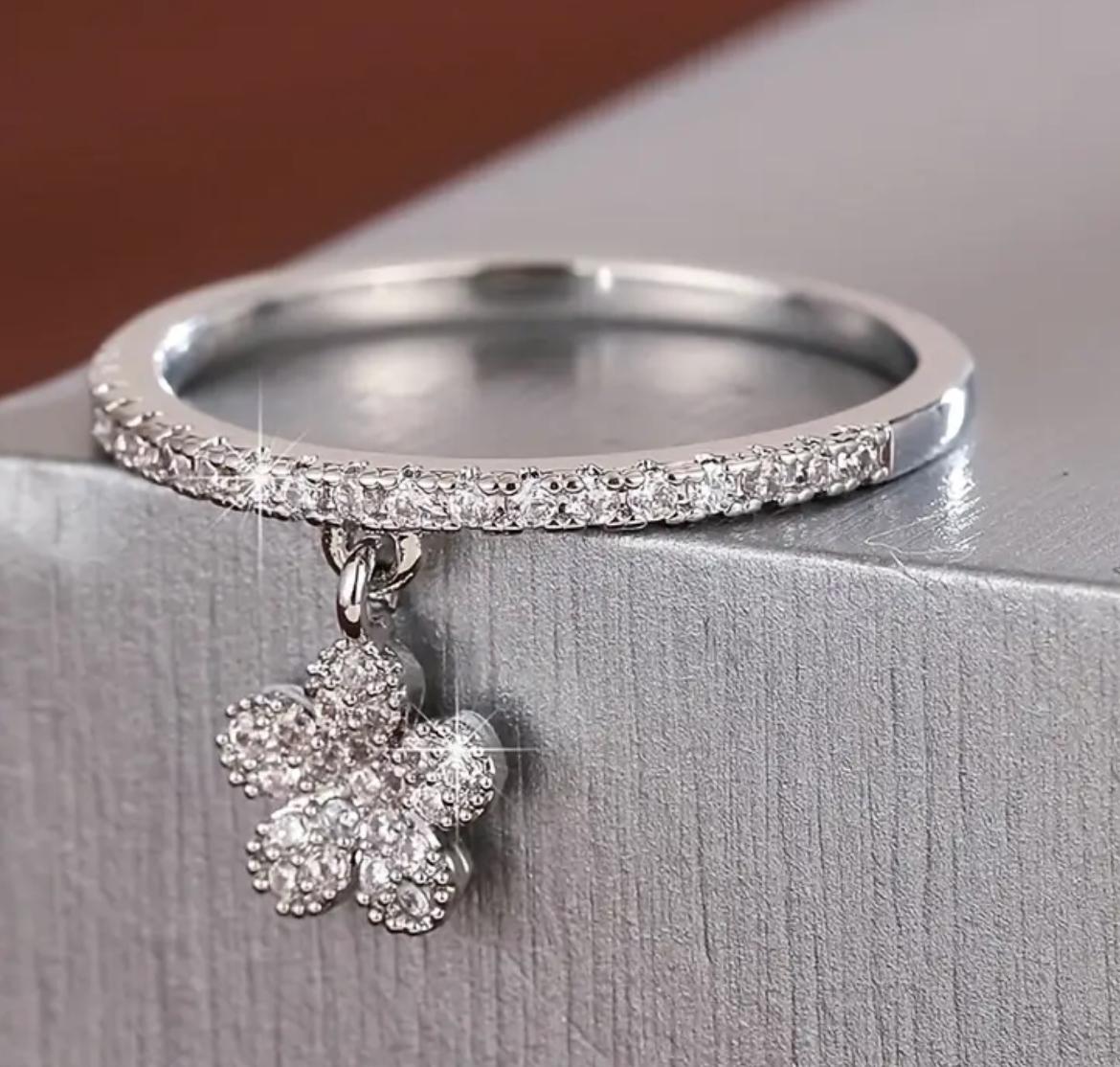 Women's Jewelry_ "Flower Ring"